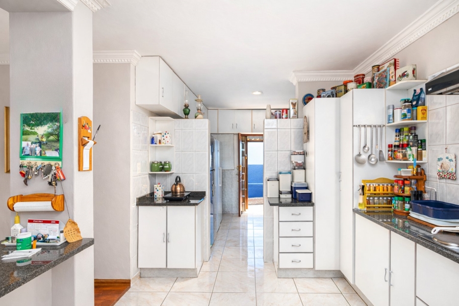 5 Bedroom Property for Sale in Meerhof North West